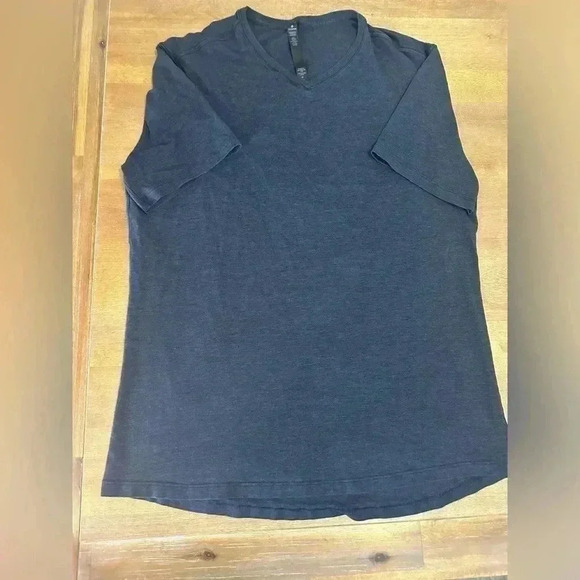 Lululemon tshirt - Picture 1 of 6